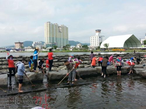 크기변환_여성단체_탐진강_정화_활동_-_2014._7._30[1].JPG