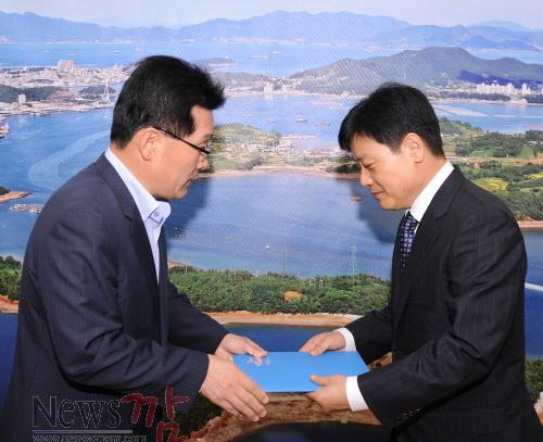 크기변환_도시공사사장임용장수여[1].jpg