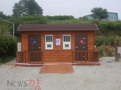 크기변환_완도_최고봉인_상황봉(644m)_주요_등산로인_완도읍_대구리_등산로_입구에_설치된_공중화장실[1].JPG
