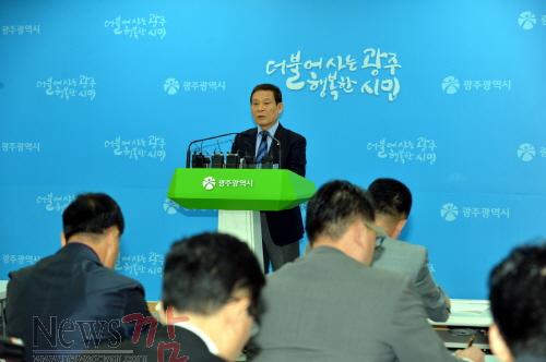 크기변환_141007(민선6기_취임_100일_기자회견4)[1].jpg