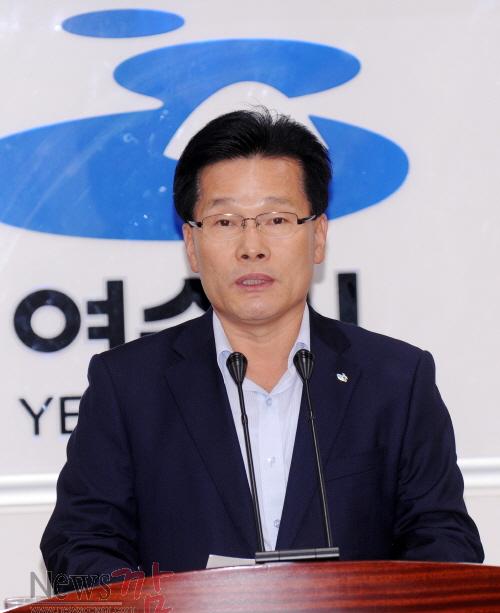 크기변환_주철현시장민선6기출범100일기자회견[1].jpg
