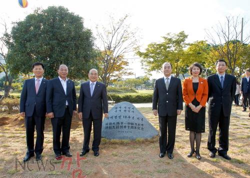 크기변환_중국_선전시_방문단(10주년_기념_식수_및_제막식)[1].jpg