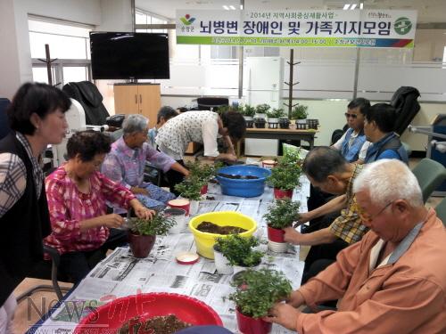 크기변환_순창_1016_-_장애인_재활프로그램_원예요법[1].jpg