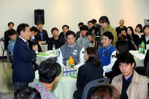 크기변환_141106(청년과의 생생토크1).jpg