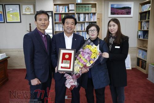 크기변환_이용부보성군수2014자랑스런한국인대상수상 (2).JPG