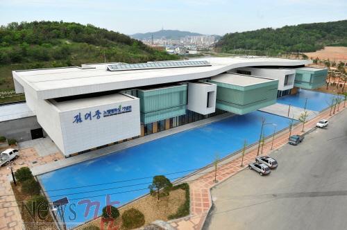 크기변환_노벨평화상기념관16(2013,5,14,삼학도크레인차).jpg