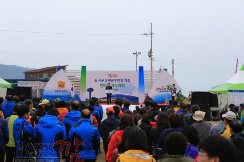 크기변환_완도군 신지 명사십리해수욕장에서 지난 8일 전라남도 운전공무원 및 가족 한마음대회가 개최되었다..JPG