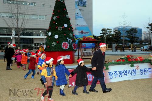 크기변환_141208(광주광역시 성탄트리 점등식1).jpg