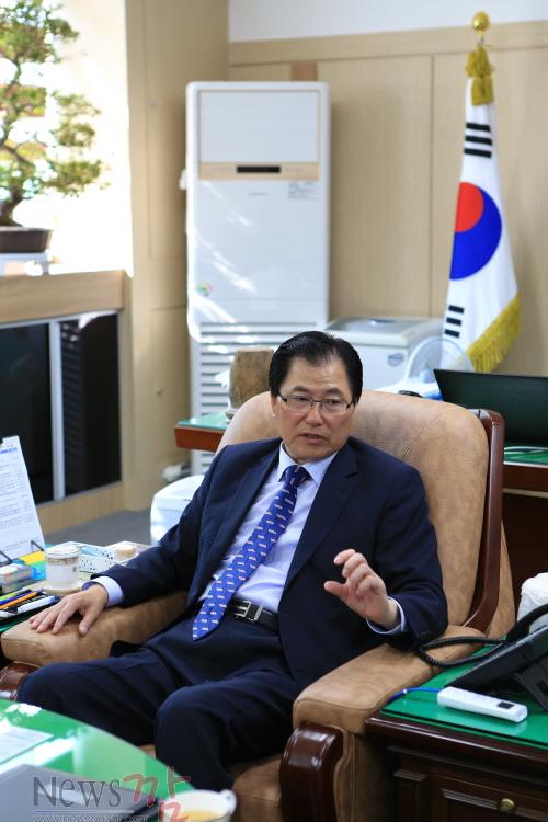 크기변환_신우철 완도군수 인터뷰 사진 (1).JPG