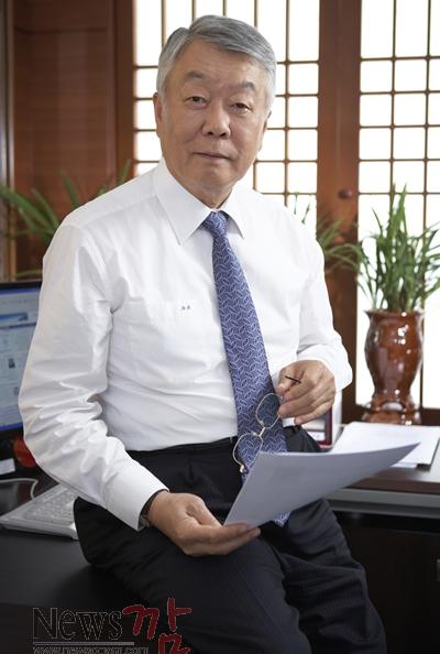 크기변환_사진2-성상철이사장.jpg