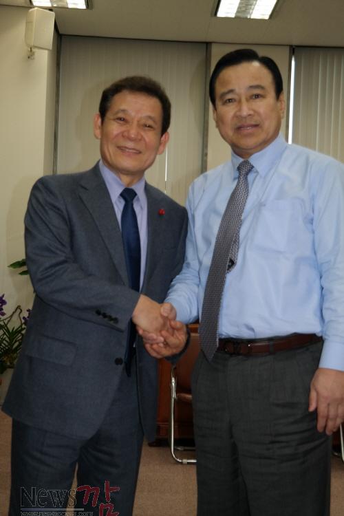 크기변환_사진_윤장현 시장, 이완구 새누리당 원내 대표.JPG