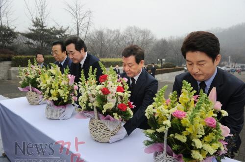 크기변환_사진_사진-228기념탑 참배1.jpg