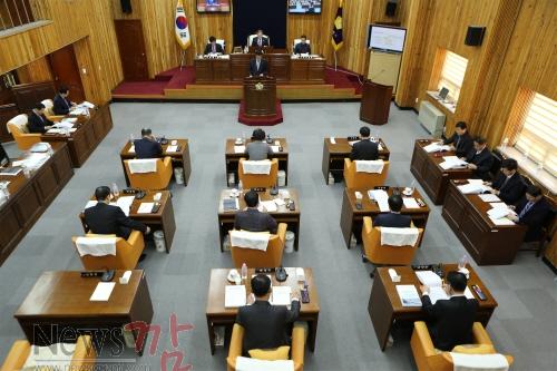크기변환_제230회 완도군의회 임시회 5일간 열려.jpg