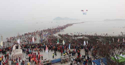 크기변환_현대판 모세의 기적 진도 신비의 바닷길 축제 성료.JPG