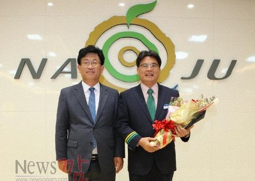 크기변환_박석민 나주역장 시정유공 표창 1.jpg