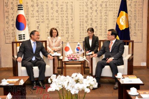 크기변환_일본 사회당 당수접견.jpg
