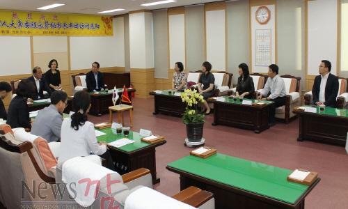 크기변환_중국 렌윈강시 관계자 광양 방문(서경식 의장과 간담회) (2).jpg
