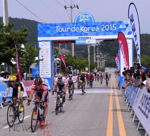 크기변환_투루드코리아2015국제사이클대회거점지자체시상식6.jpg