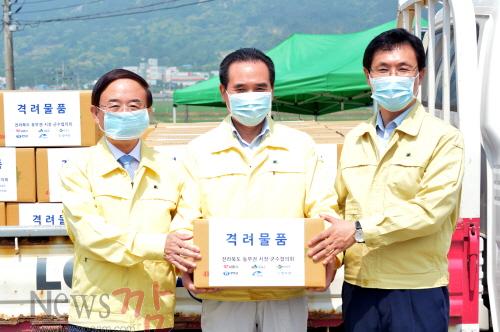 크기변환_사본 -순창 0612 - 격려물품 - 남원임실단체장- 심민임실군수-황숙주 순창군수-이환주 남원시장 DSC_3931.jpg