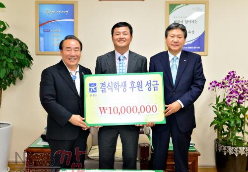 크기변환_기계건설협 결식학생 후원금 전달.JPG