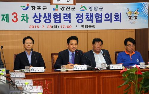크기변환_150729- 3개군 상생협력_정책협의회 사진.jpg