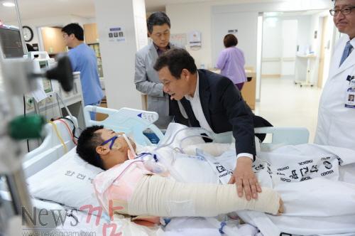 크기변환_윤장현 광주광역시장  소방관 위문1.JPG