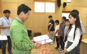 크기변환_장학증서전달 (1).JPG
