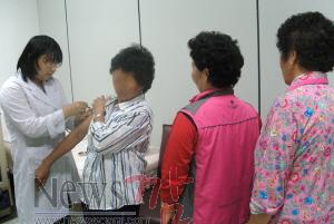 크기변환_진도군 ‘노인 독감 무료 예방접종’ 실시2.JPG
