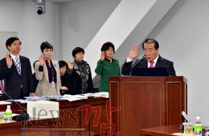 크기변환_2015행정사무감사-증인선서2.JPG
