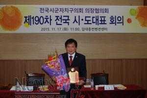 크기변환_박희율 위원장 의정봉사상 수상 02.jpg