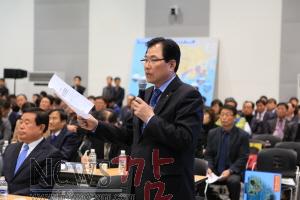 크기변환_신우철 완도군수가 행정자치부장관 주재로 열린 전남지역 규제개혁 끝장토론회에서 발언하고 있다.JPG