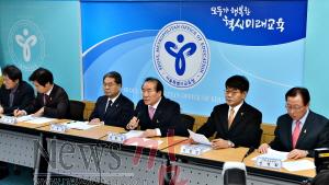 시도교육감 긴급지자회견-기자회견중인 시도교육감들1.JPG