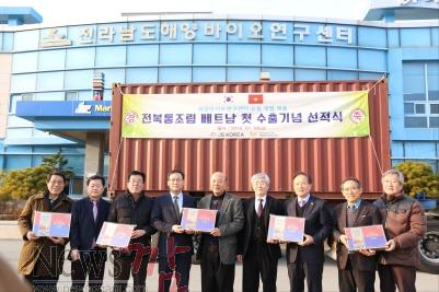 크기변환_지난 8일 완도산 전복통조림이 한_베트남 FTA협정 발효 이후 베트남에 첫 수출됐다.jpg