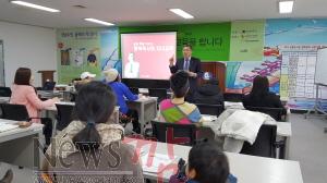 완도군‘내 생애 첫 책’부모독서교육 특강(1).jpg